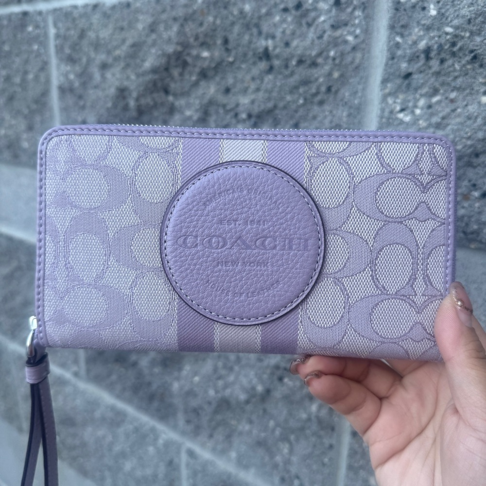 Coach Dempsey Large Phone Wallet In Signature Jacquard With Stripe Patch c9073